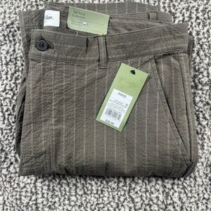 GoodFellow The Vacay Coll Men's Pants in Olive with pinstripes. Size 34x32 NWT
